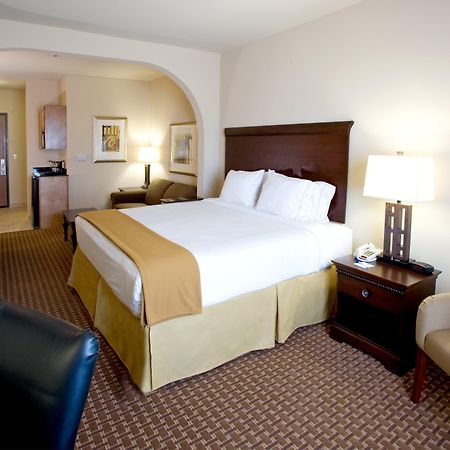 Holiday Inn Express Hotel And Suites Kingsville By Ihg Room photo