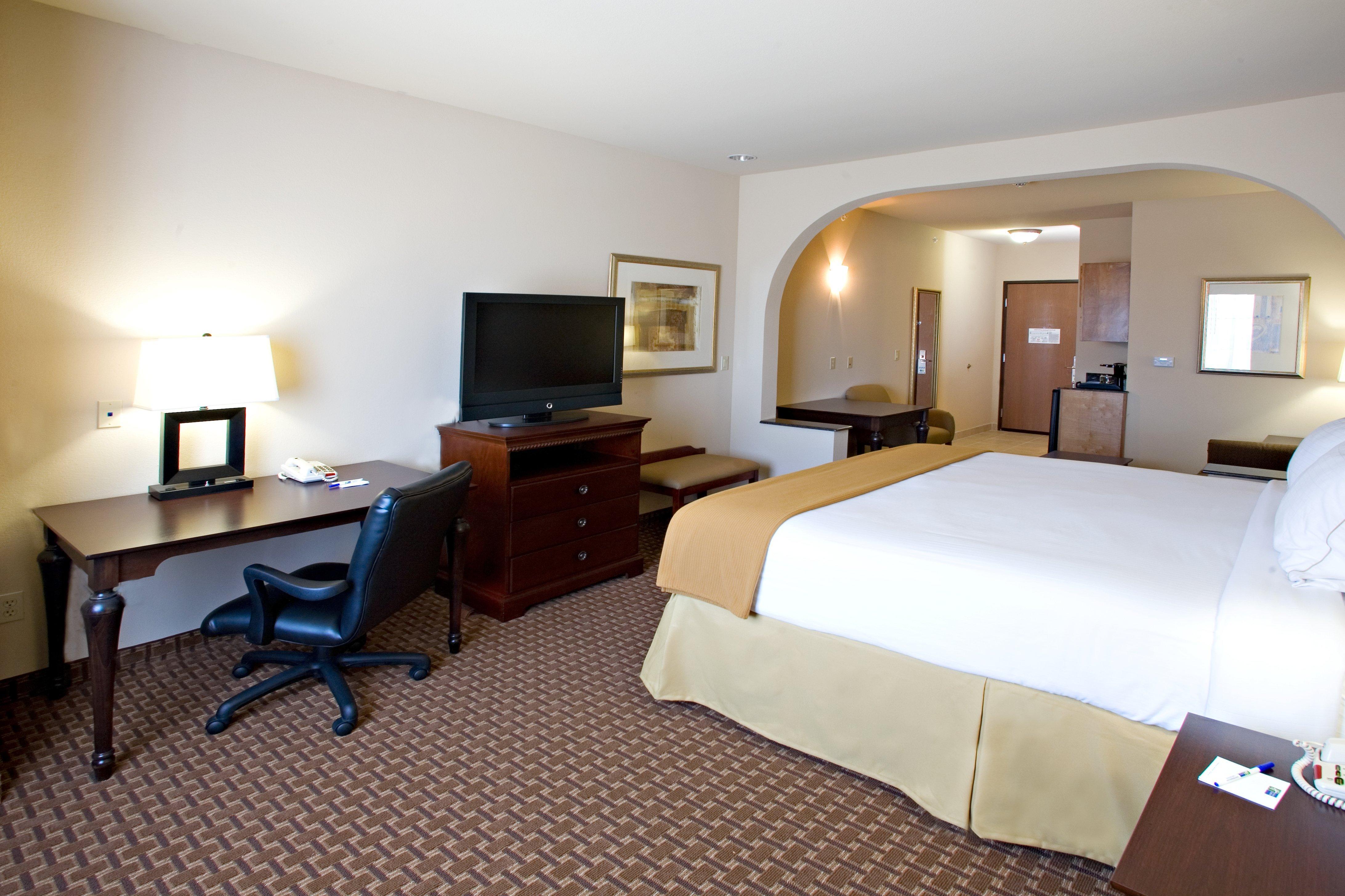 Holiday Inn Express Hotel And Suites Kingsville By Ihg Exterior photo